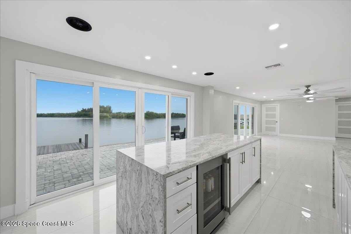415 Island Dr - Photo 7 of 40