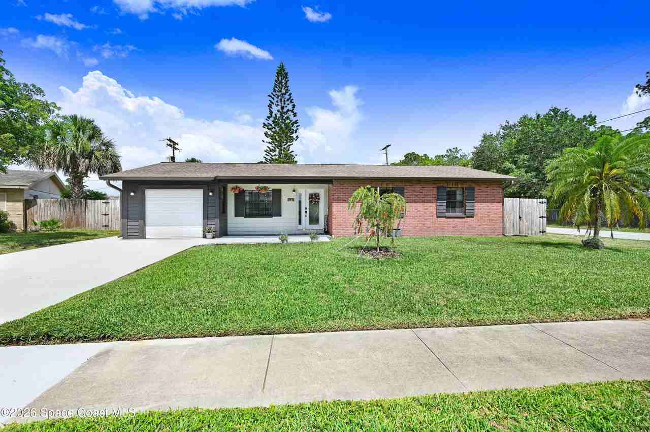 1066 El Camino Dr - Photo 4 of 35
