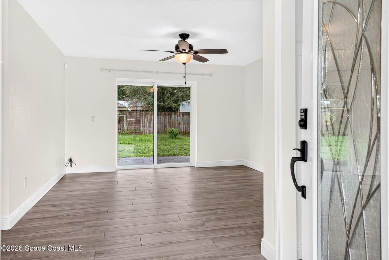 1066 El Camino Dr - Photo 6 of 35