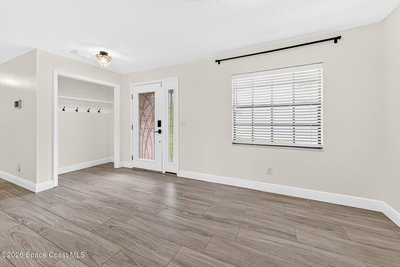 1066 El Camino Dr - Photo 7 of 35