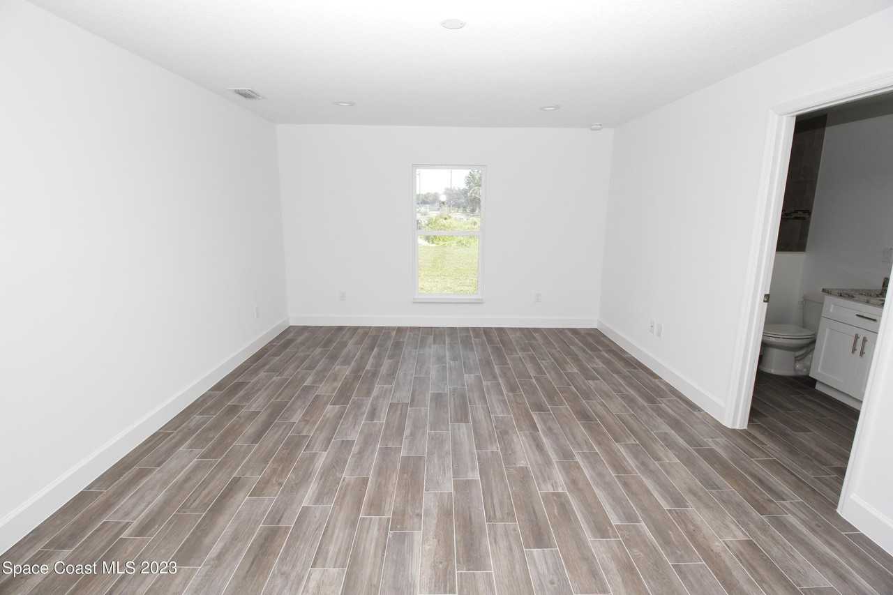 906 Armstrong Rd Se - Photo 6 of 14