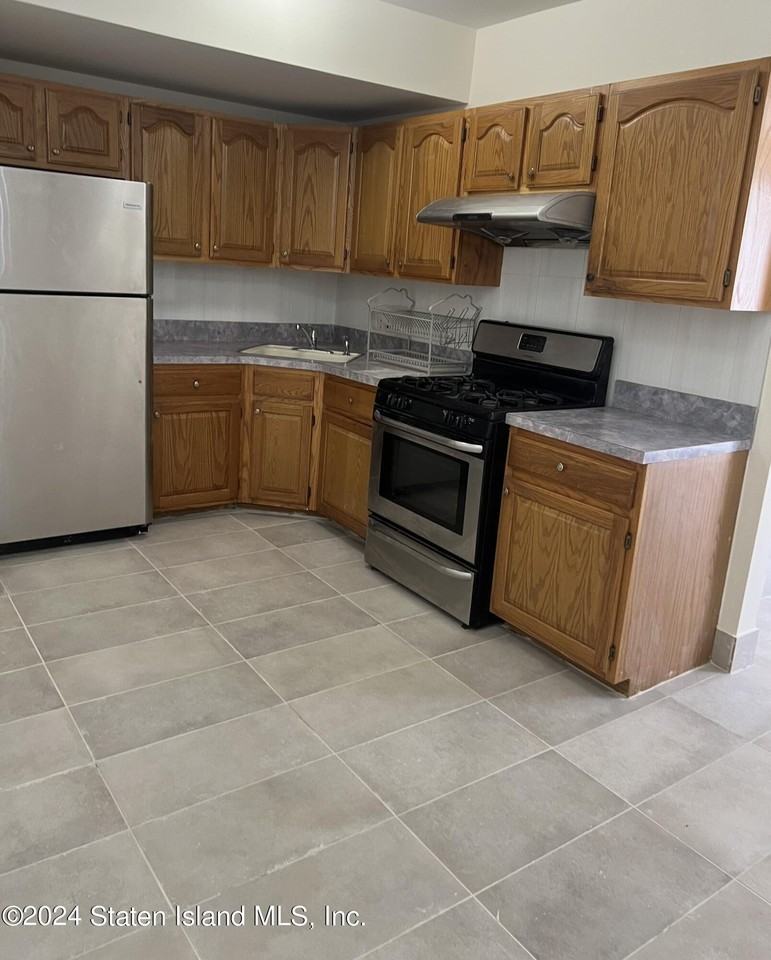 861 Rossville Ave #DOWN - Photo 3 of 10