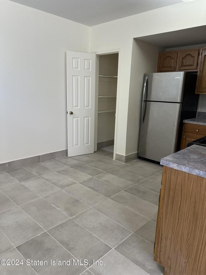 861 Rossville Ave #DOWN - Photo 4 of 10