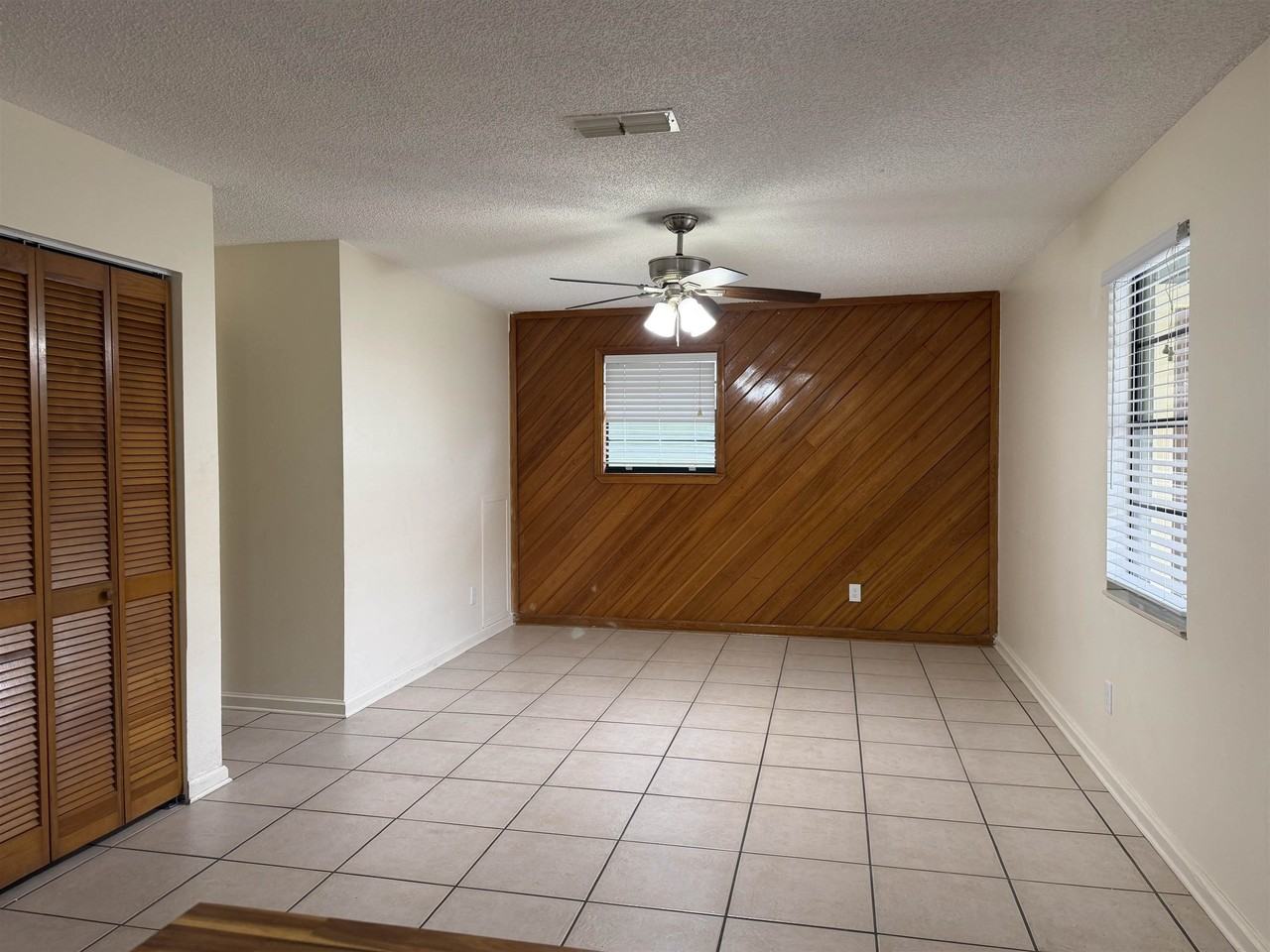 217 S 7th St - Photo 5 of 11