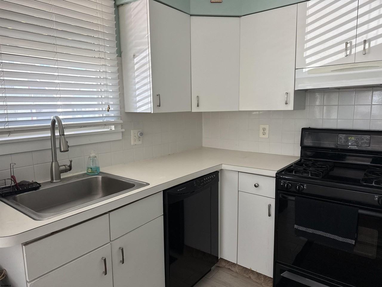 3719 Ocean Ave #1 - Photo 4 of 12