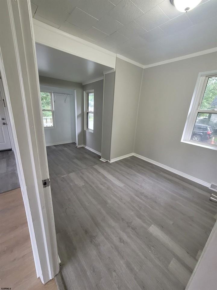 818 Wesley Ave - Photo 2 of 5