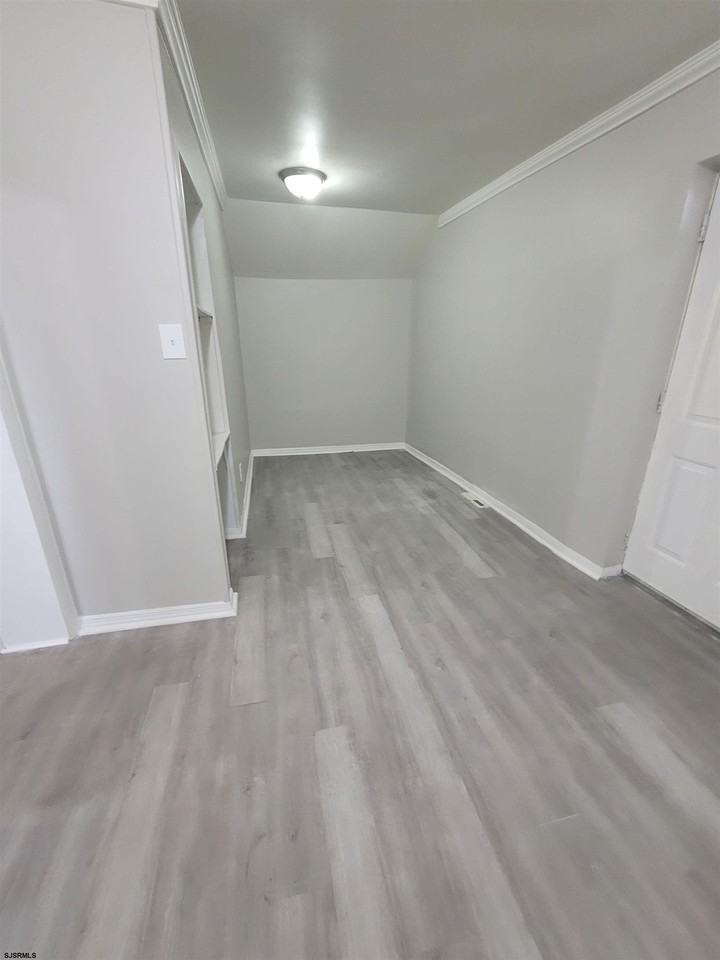 818 Wesley Ave - Photo 3 of 5