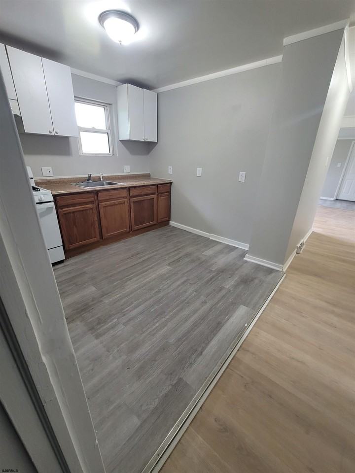 818 Wesley Ave - Photo 4 of 5