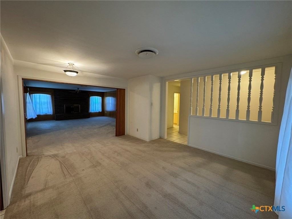 1464 Robin Ln - Photo 5 of 32