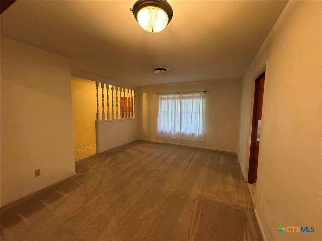 1464 Robin Ln - Photo 6 of 32