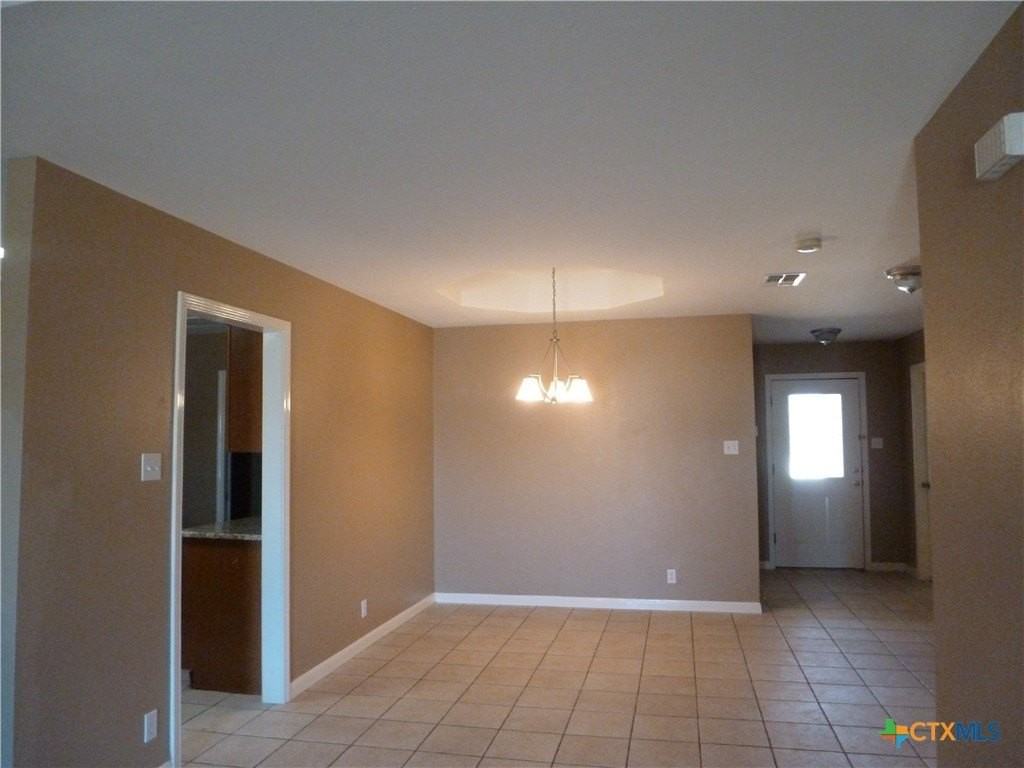 1527 Dustin Cade Dr - Photo 2 of 10
