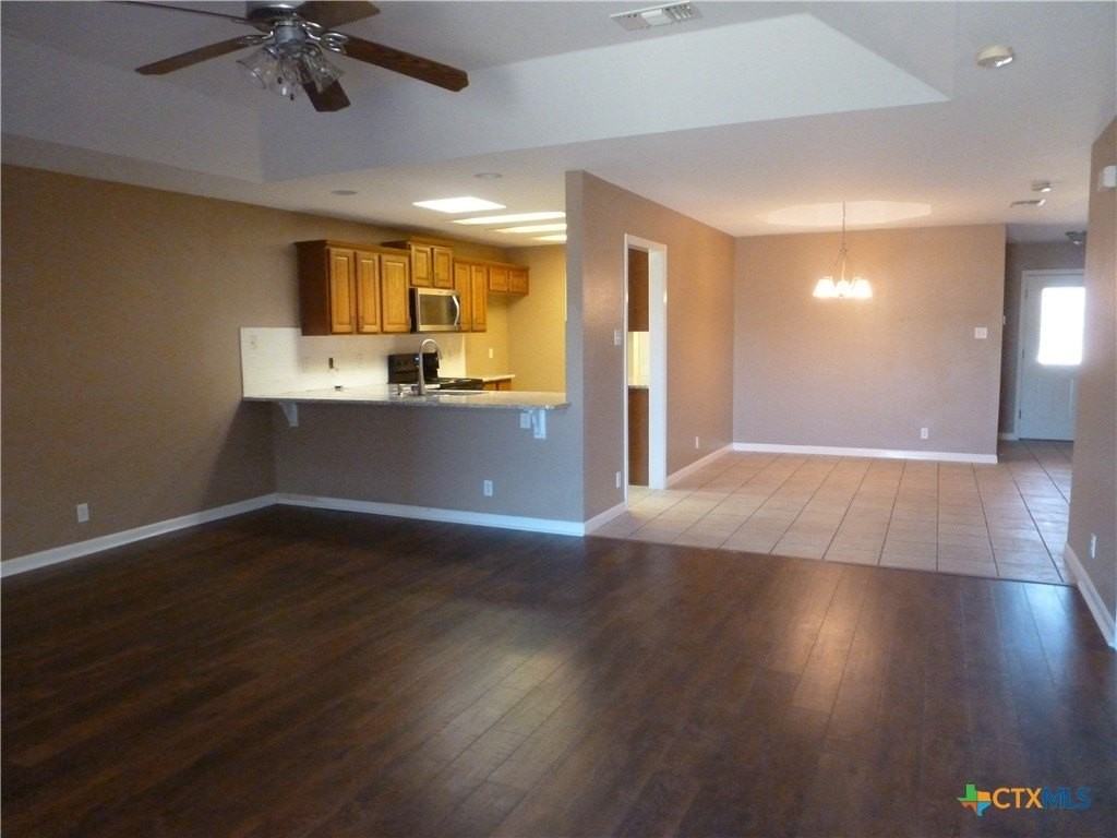 1527 Dustin Cade Dr - Photo 3 of 10