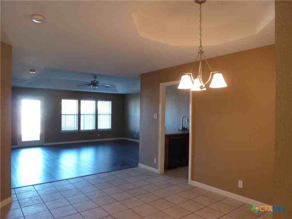 1527 Dustin Cade Dr - Photo 4 of 10