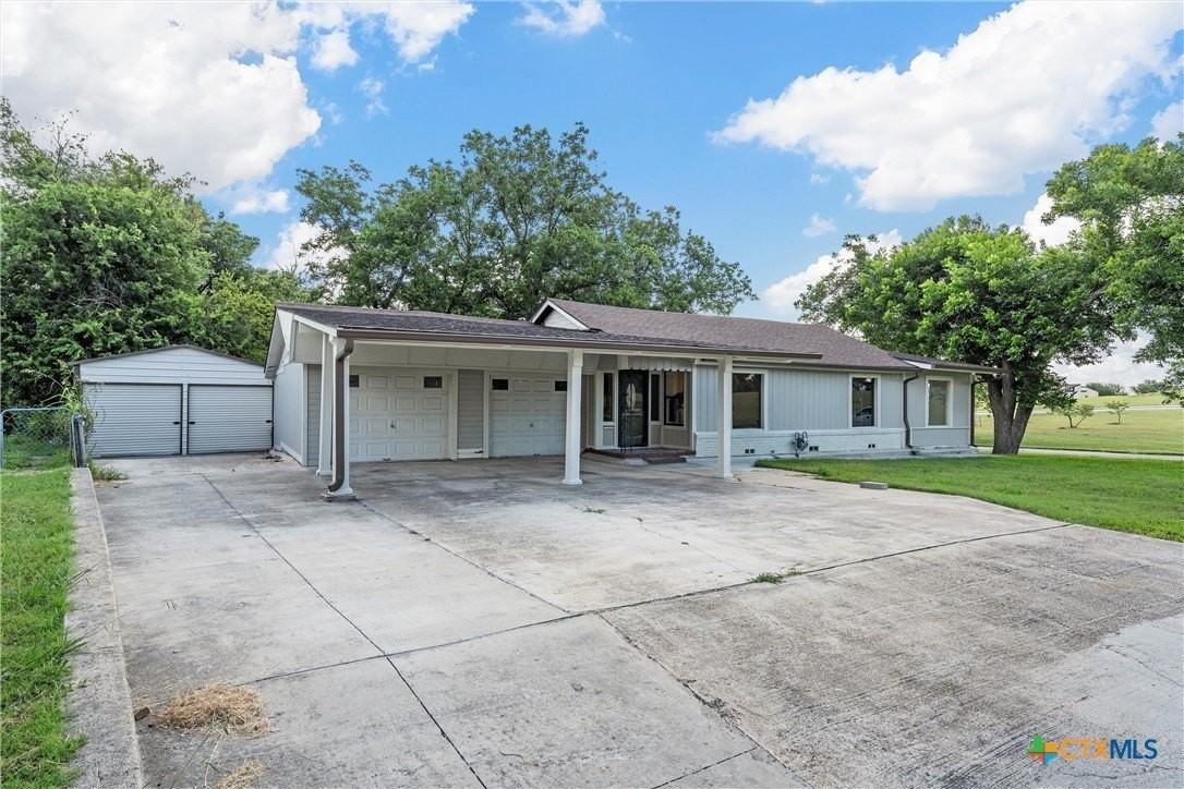 1524 E Avenue B - Photo 2 of 24