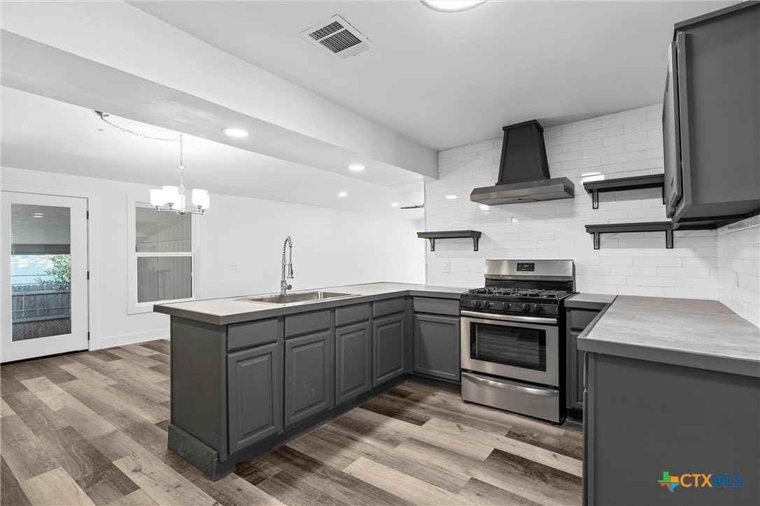 1524 E Avenue B - Photo 4 of 24