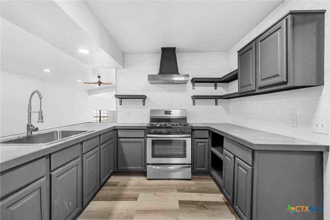1524 E Avenue B - Photo 5 of 24