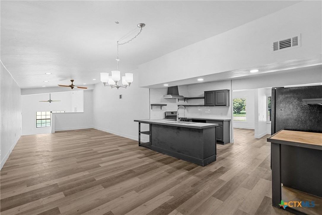 1524 E Avenue B - Photo 6 of 24