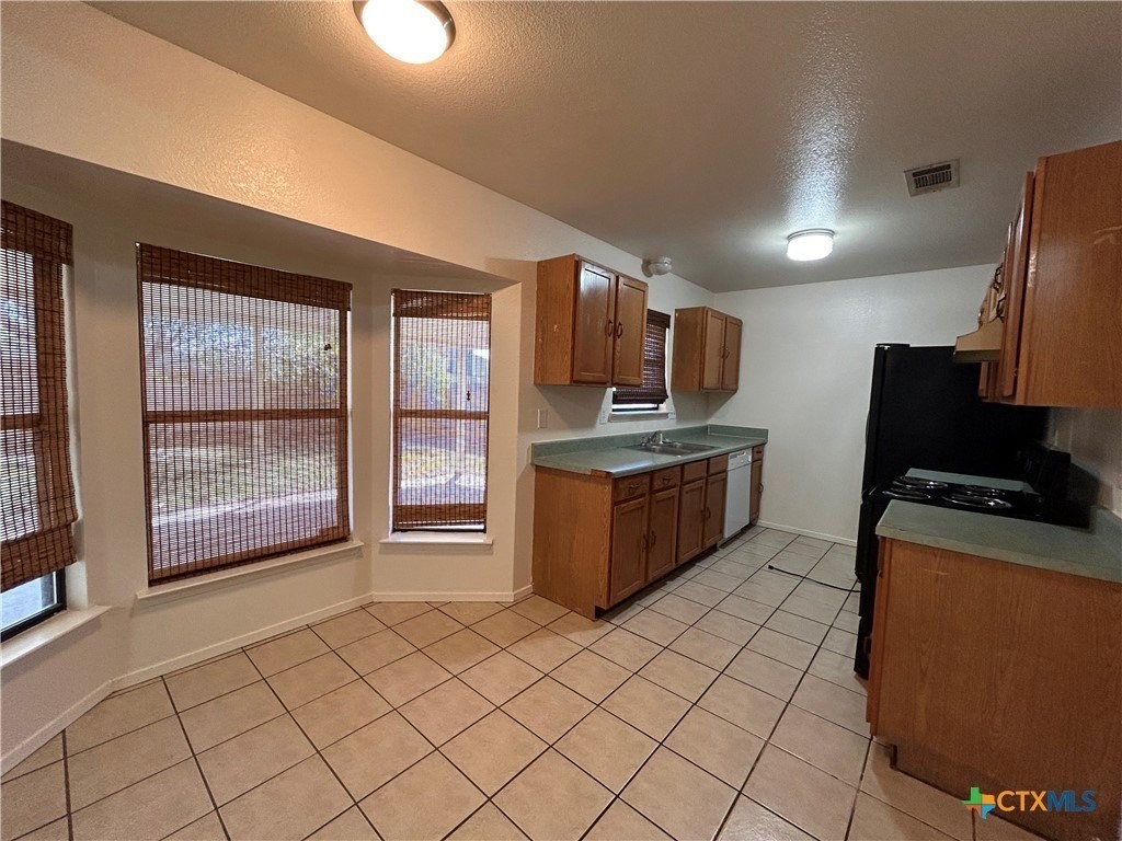 2614 Hidden Hill Dr - Photo 2 of 9
