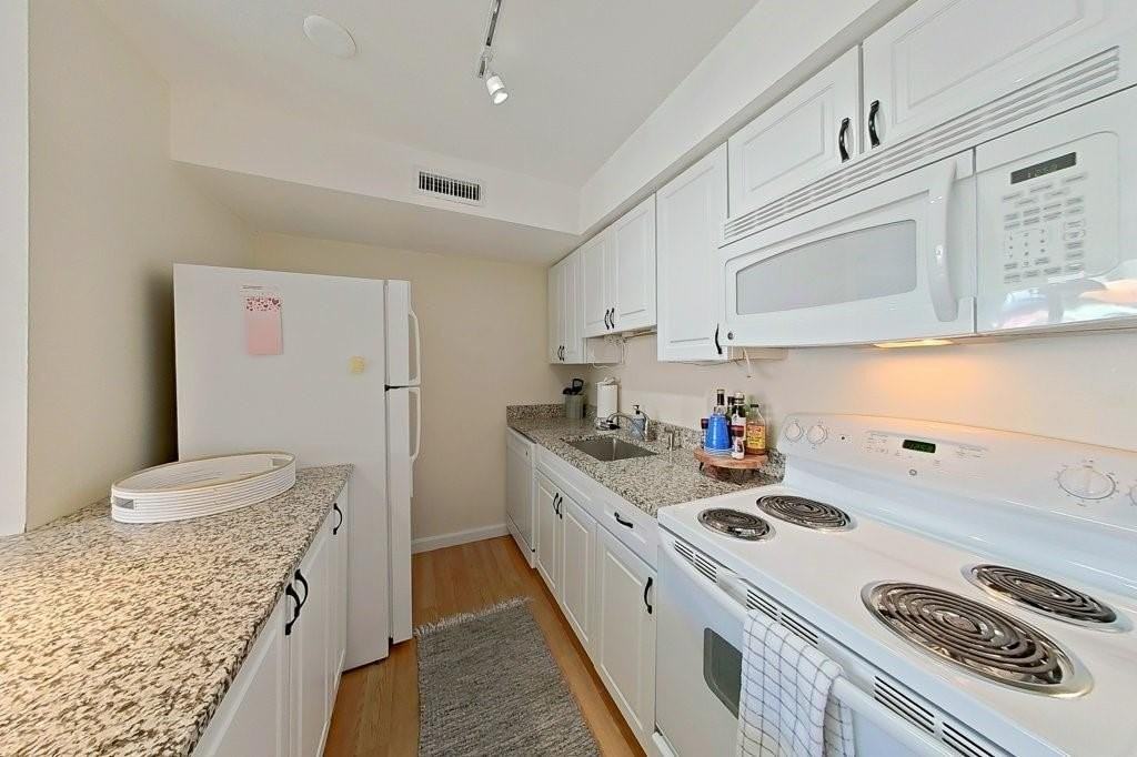 214 Goddard Row - Photo 5 of 26