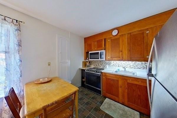 616 Thames St #3 - Photo 5 of 13
