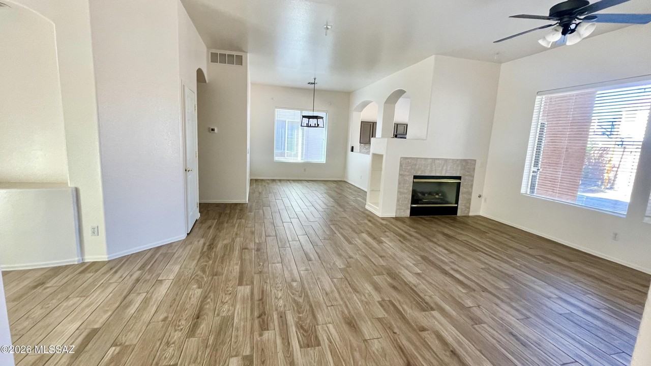 7504 W Cosmic Sky Dr - Photo 3 of 23