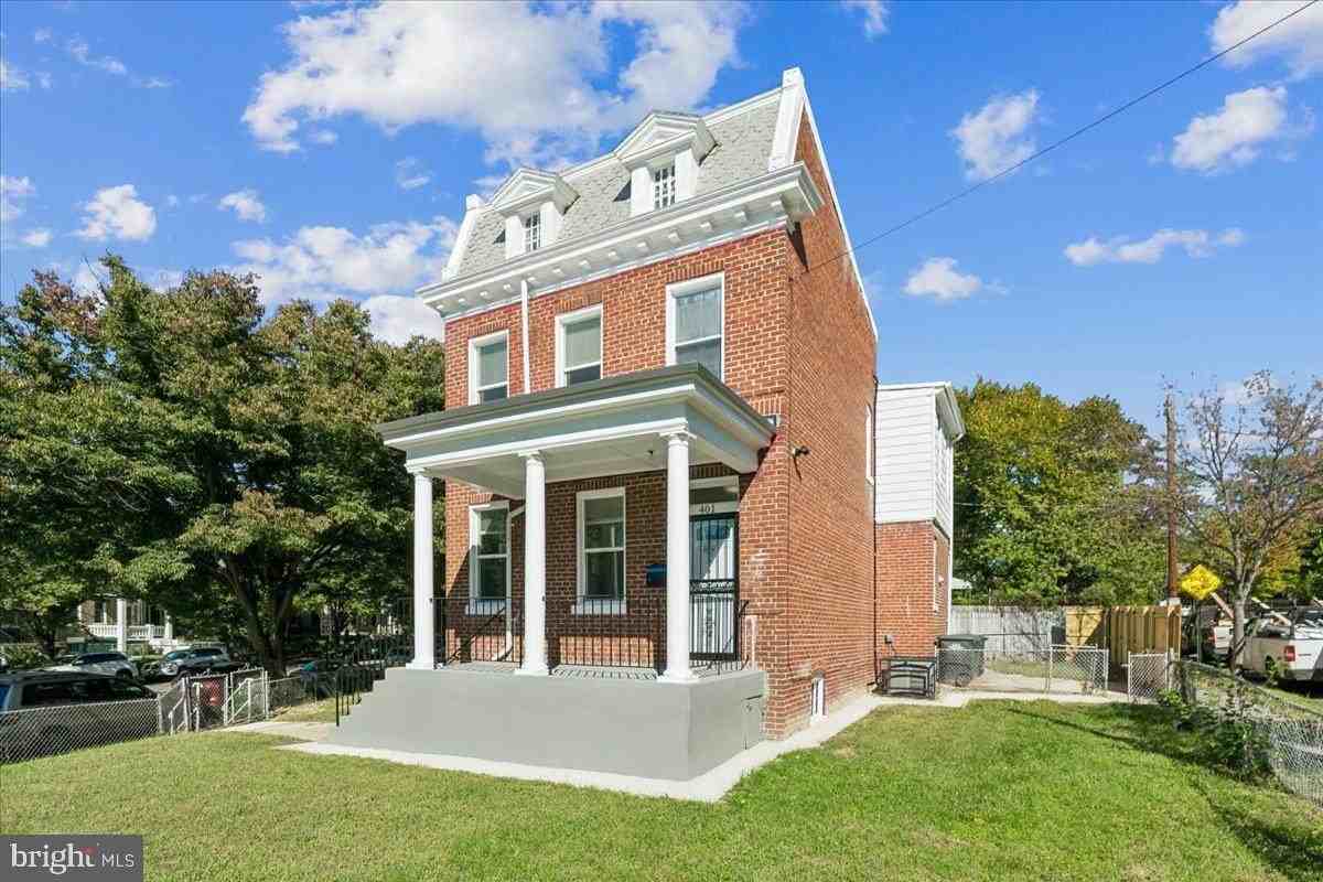 401 Shepherd St Nw - Photo 2 of 50