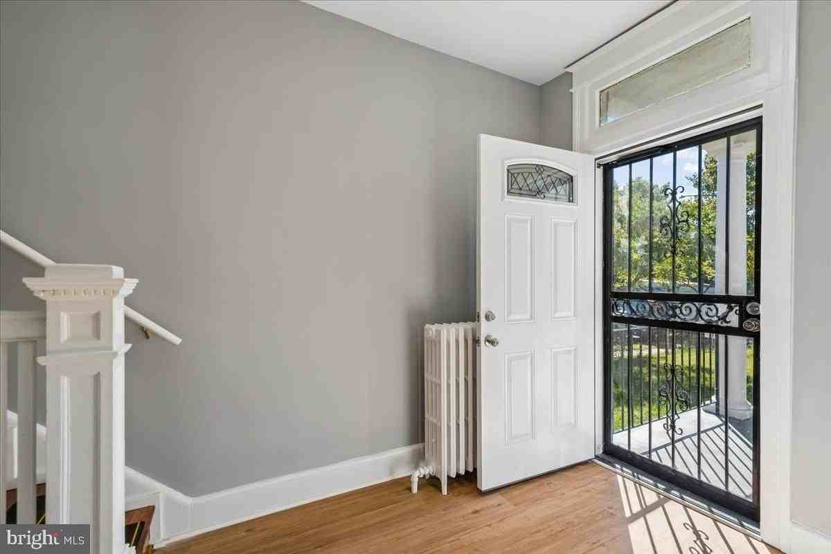 401 Shepherd St Nw - Photo 5 of 50