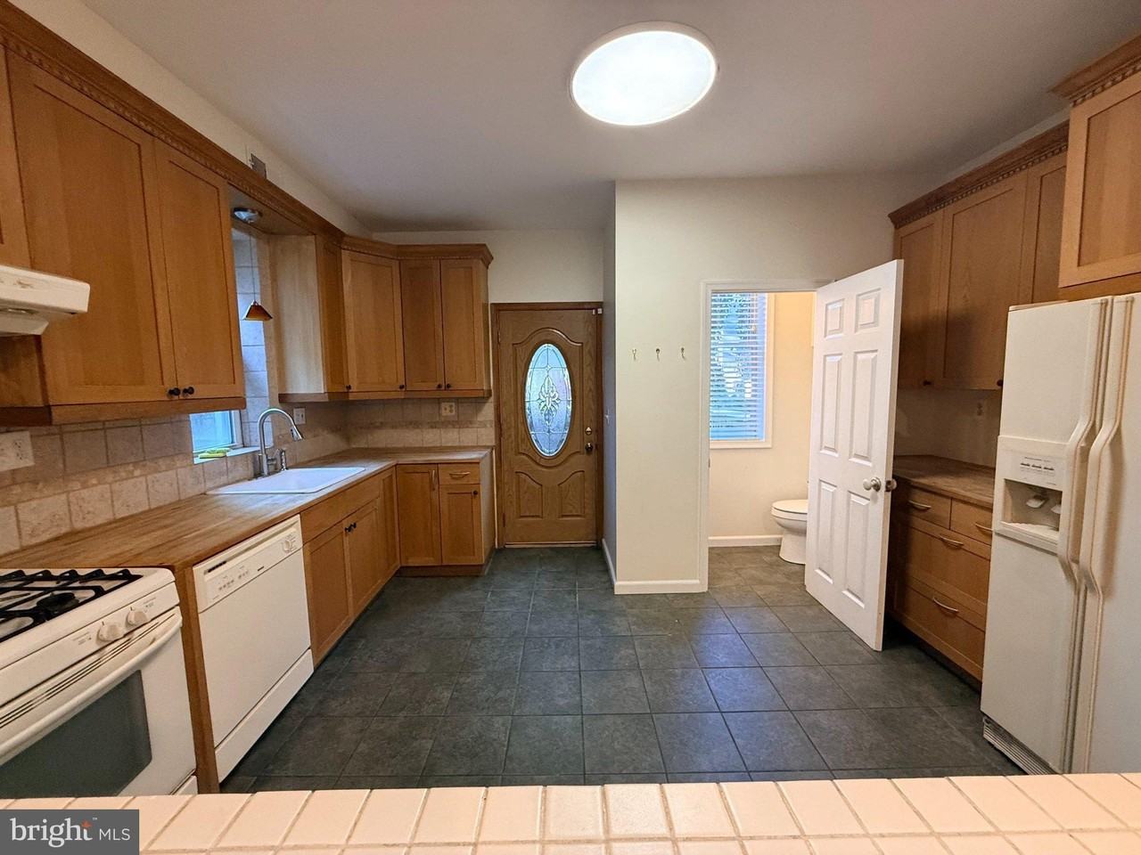 757 Girard St Nw - Photo 5 of 29