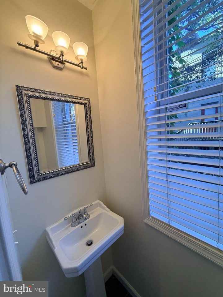 757 Girard St Nw - Photo 7 of 29