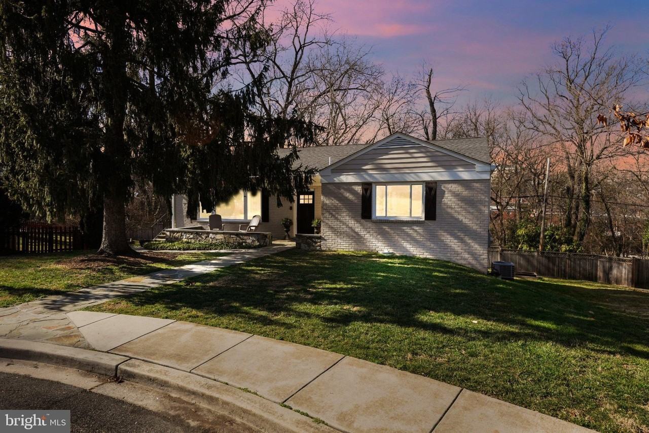 5128 Linnean Ter Nw - Photo 2 of 50