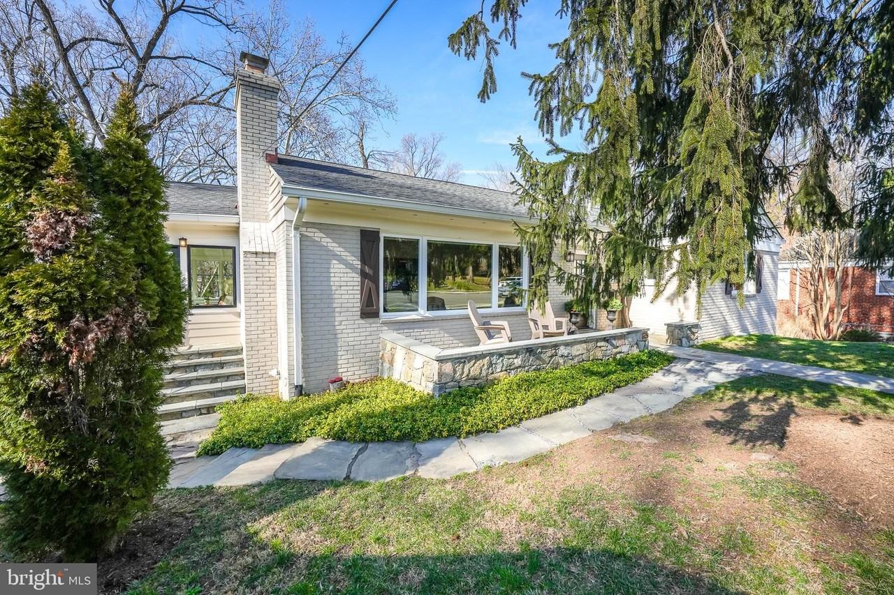 5128 Linnean Ter Nw - Photo 5 of 50