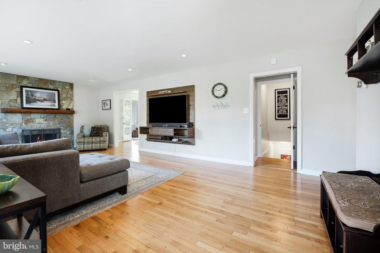 5128 Linnean Ter Nw - Photo 6 of 50
