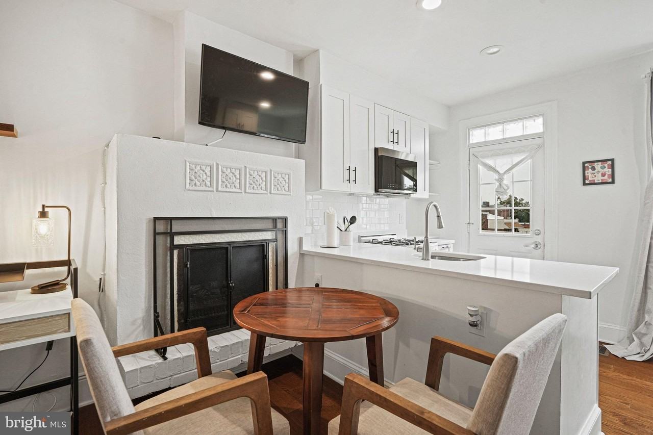 409 Constitution Ave Ne #3 - Photo 6 of 23