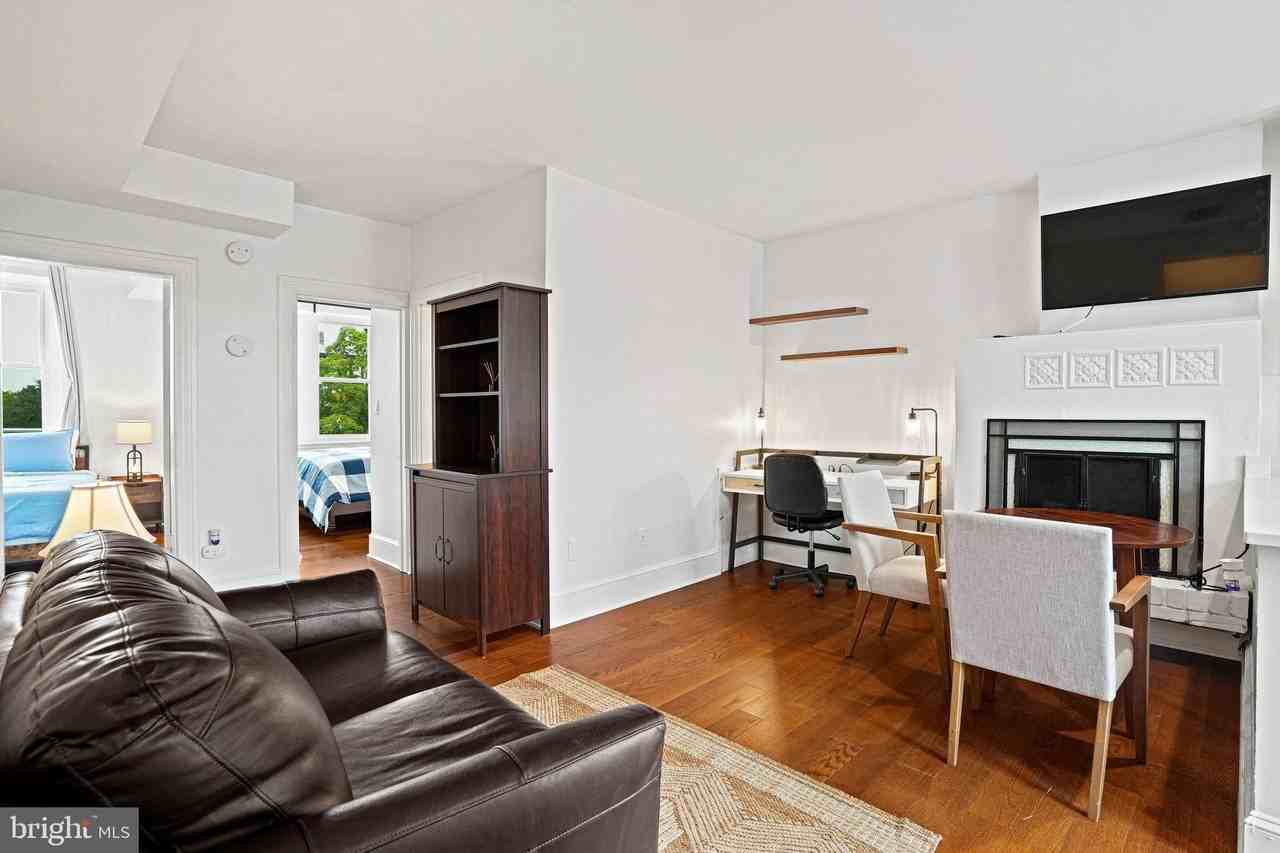 409 Constitution Ave Ne #3 - Photo 7 of 23