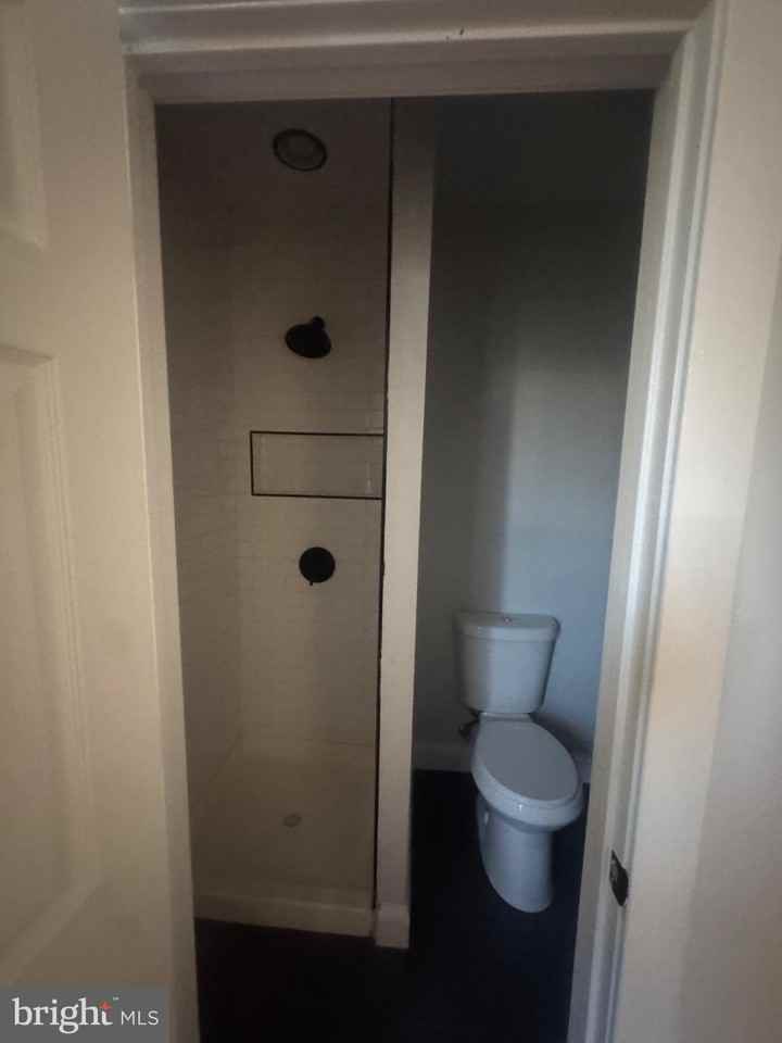 104 N Franklin St - Photo 4 of 9