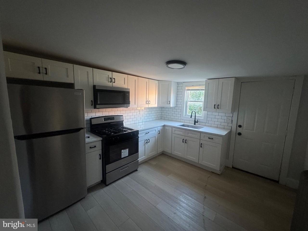 104 N Franklin St - Photo 5 of 9