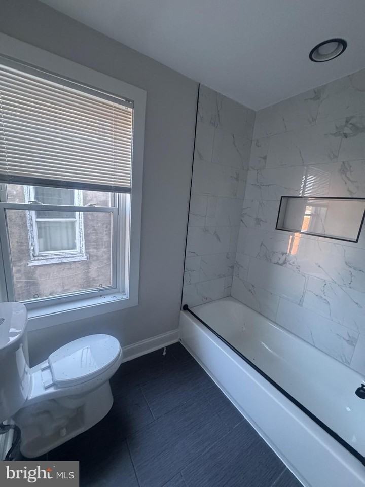 104 N Franklin St - Photo 7 of 9