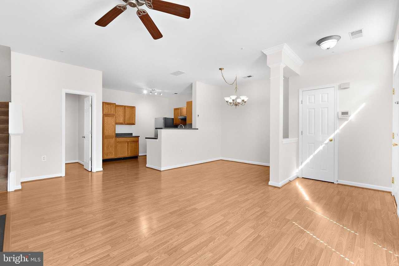 8738 Bright Meadow Ct - Photo 4 of 31