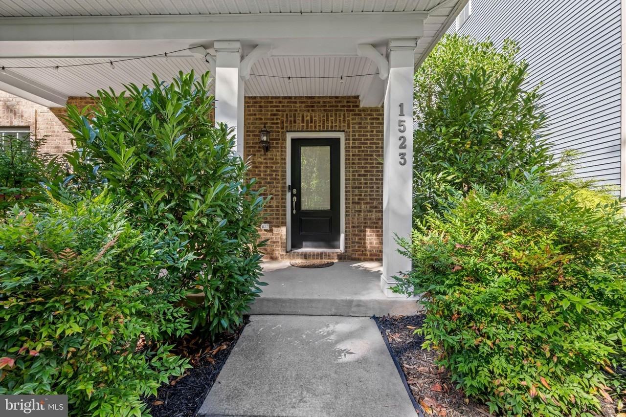 1523 Burnell Dr - Photo 3 of 50