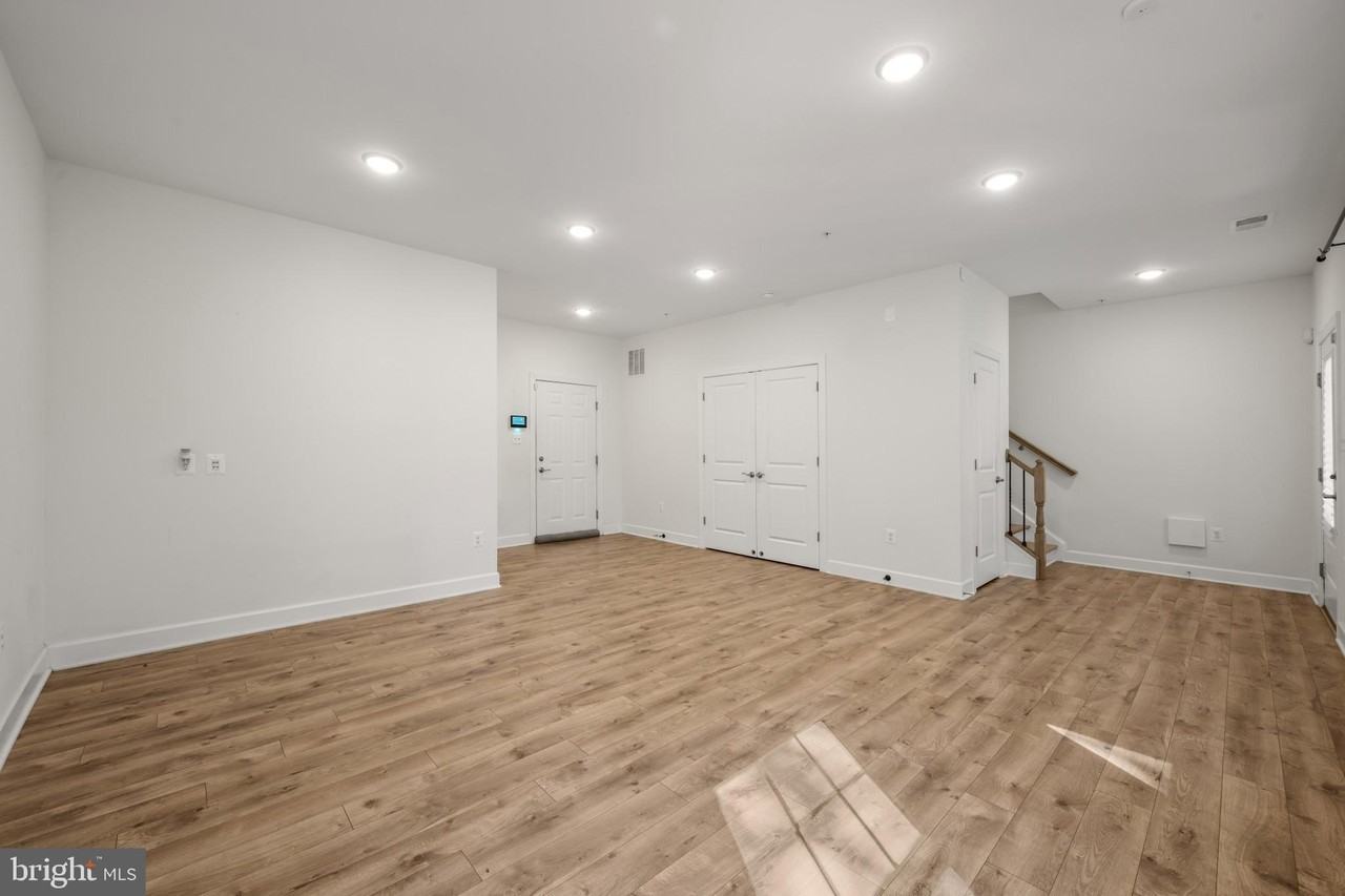 1523 Burnell Dr - Photo 4 of 50