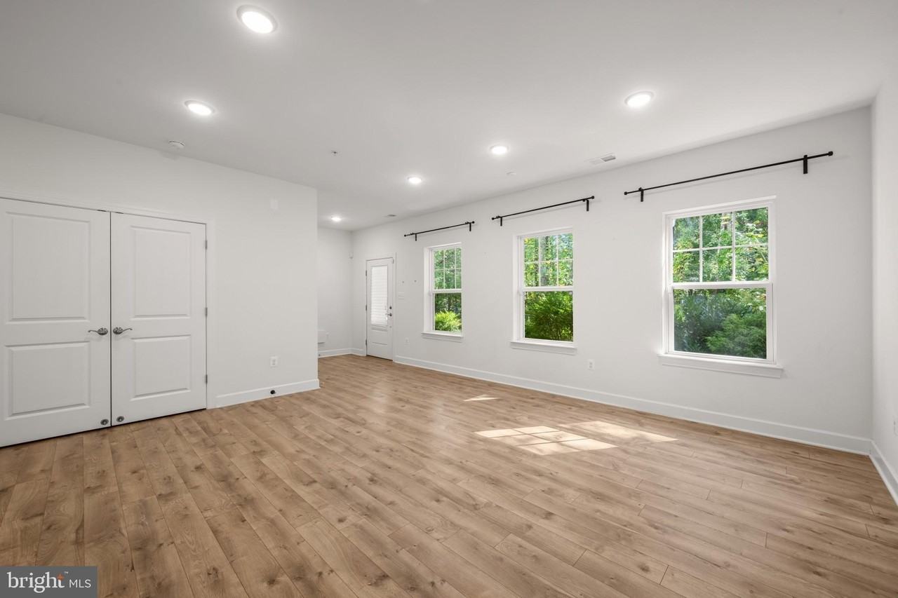 1523 Burnell Dr - Photo 5 of 50