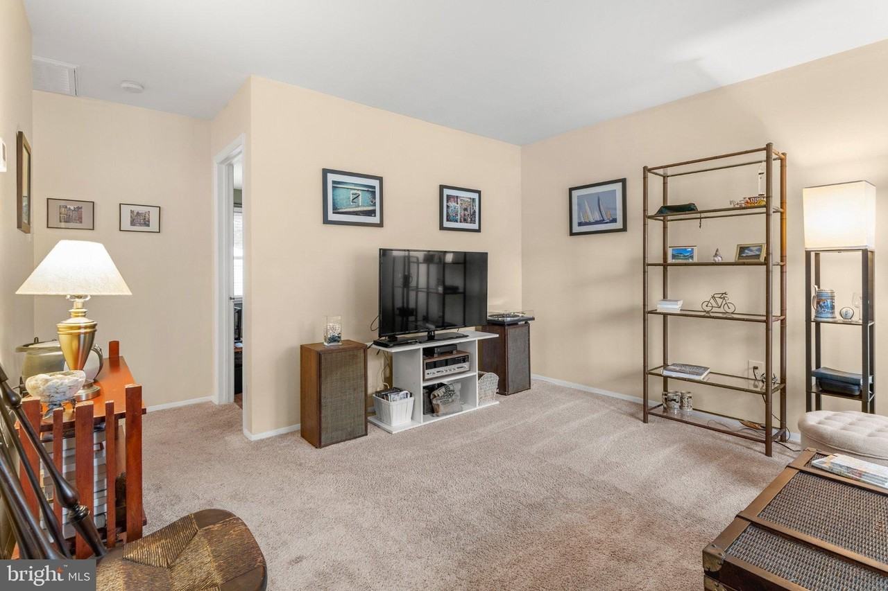 1308 Greyswood Rd - Photo 5 of 42