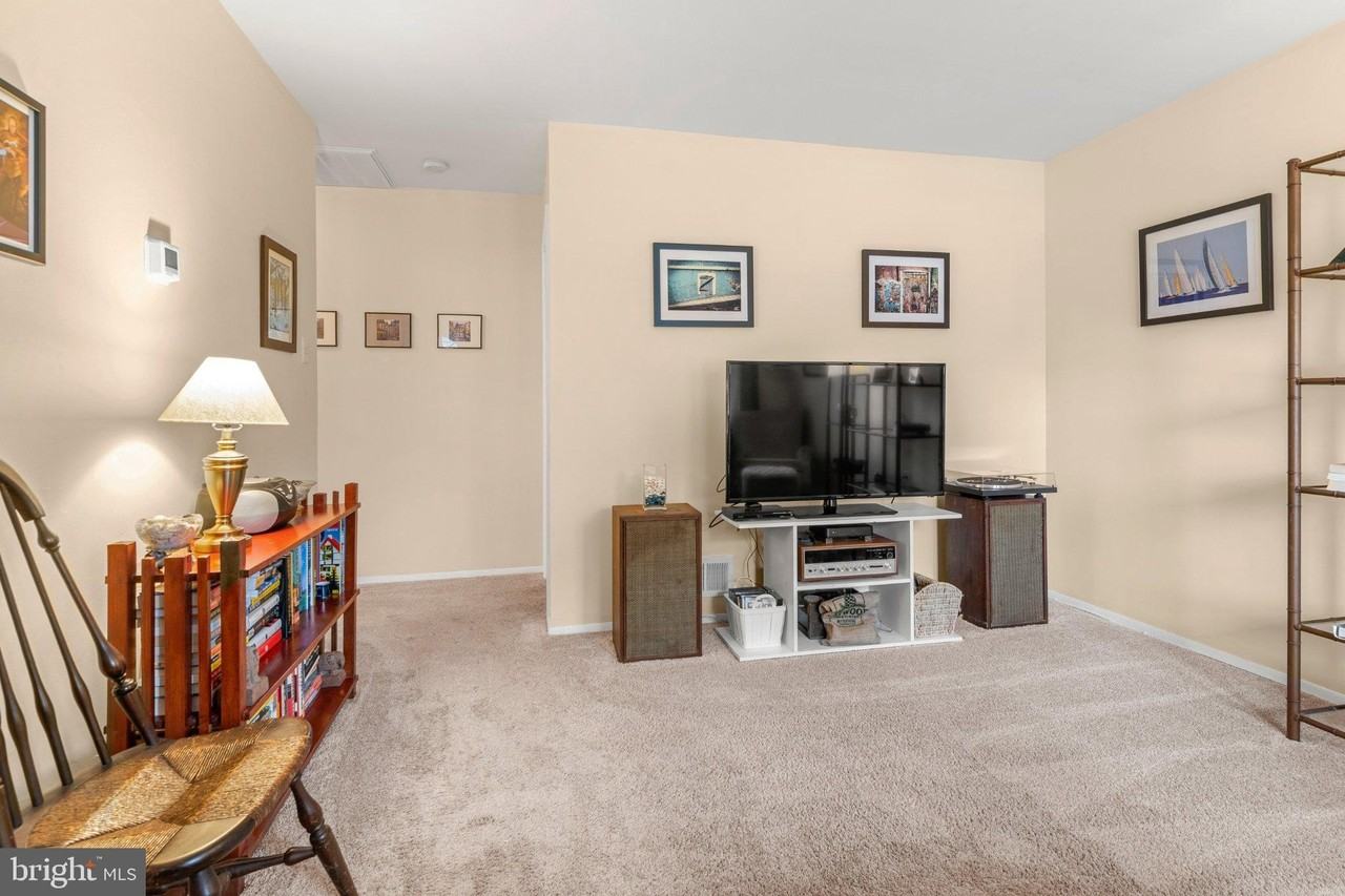 1308 Greyswood Rd - Photo 6 of 42