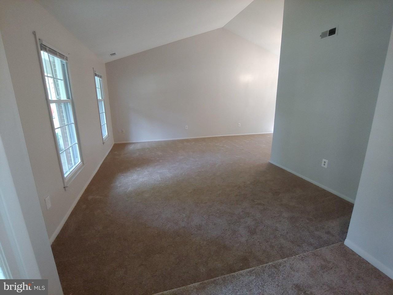 1910 Harcourt Ave - Photo 4 of 25