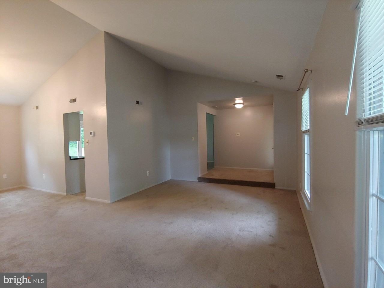 1910 Harcourt Ave - Photo 5 of 25