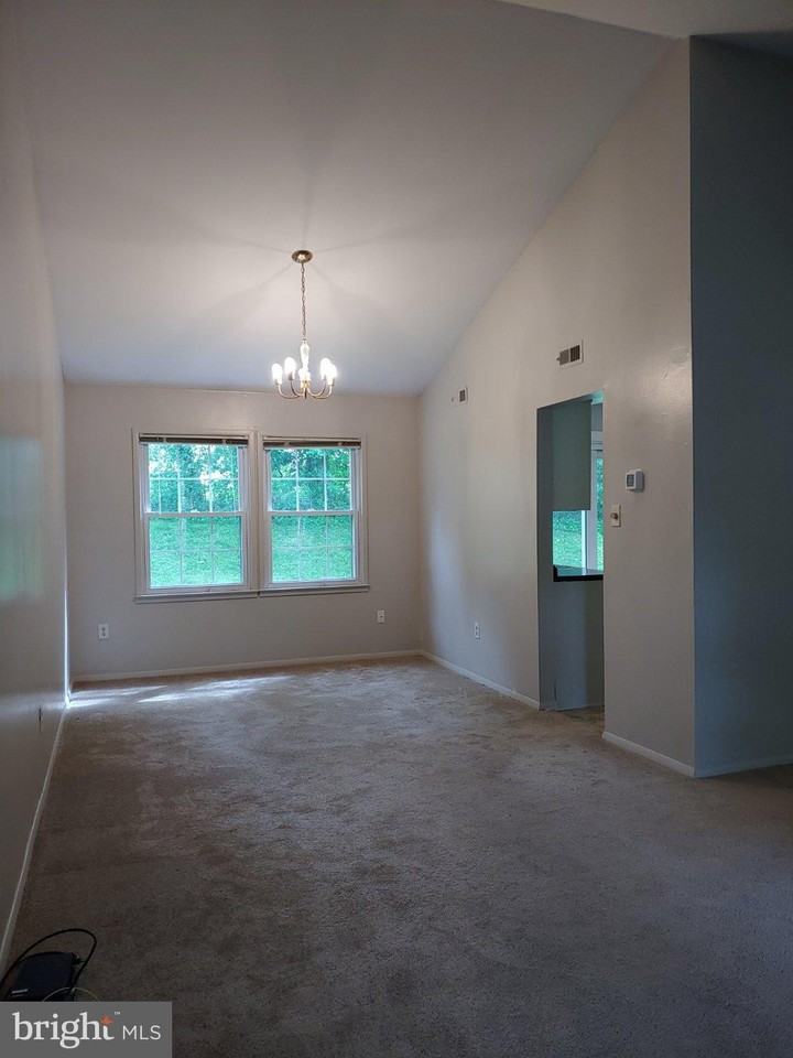 1910 Harcourt Ave - Photo 6 of 25