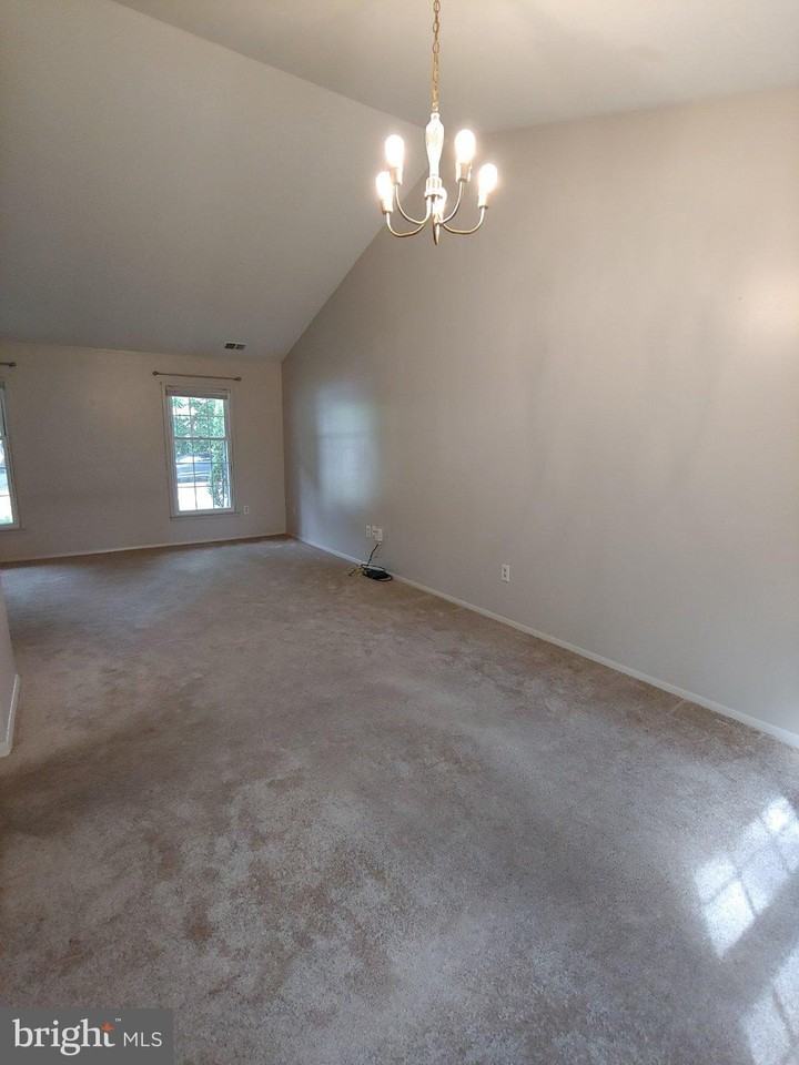 1910 Harcourt Ave - Photo 7 of 25