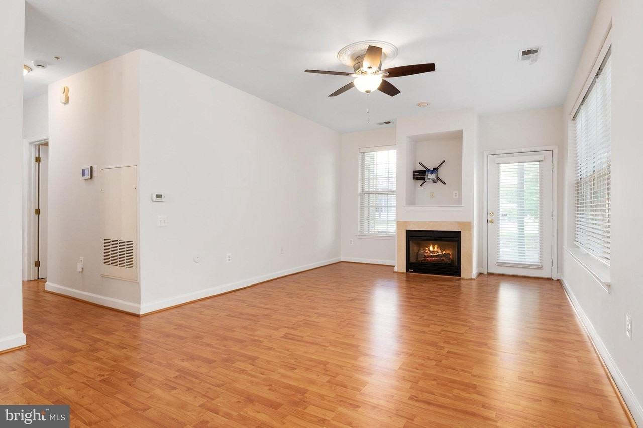 2703 Oak Leaf Ct #2703 - Photo 4 of 50