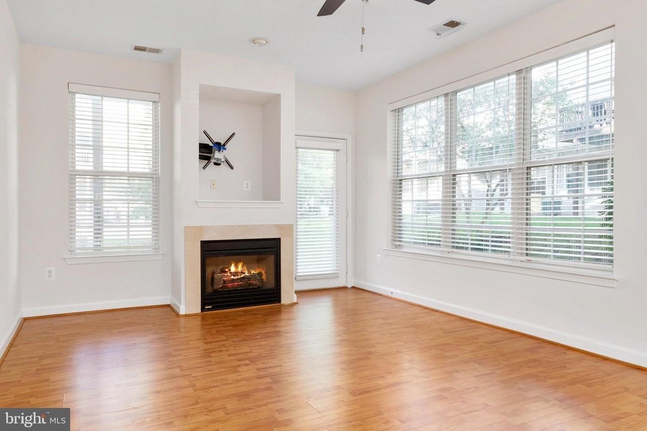 2703 Oak Leaf Ct #2703 - Photo 5 of 50