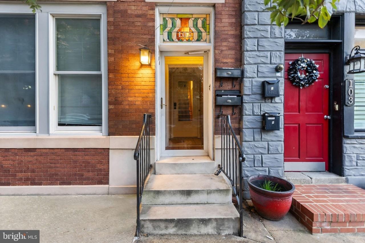105 E West St #B - Photo 3 of 33